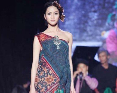 Những NTK Việt táo bạo mang chất liệu vải Việt ra nước ngoài