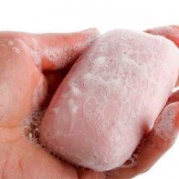 Xà phòng diệt khuẩn chứa chất gây nguy hại tới thai nhi?