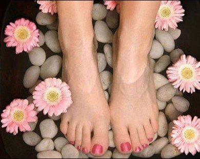 Chăm sóc chân sau khi đi giày cao gót