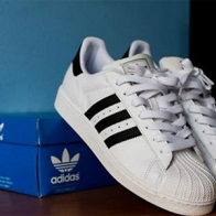Những bí mật ít biết về ông lớn Adidas