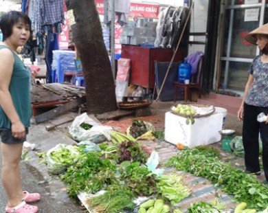Mưa lớn, thời tiết thất thường khiến rau xanh Hà Nội tăng giá