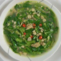 Ngọt mát canh hến nấu rau muống