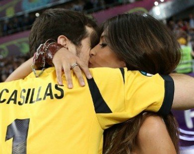 Cô vợ xinh đẹp của Casillas chấp nhận thử thách Ice Bucket
