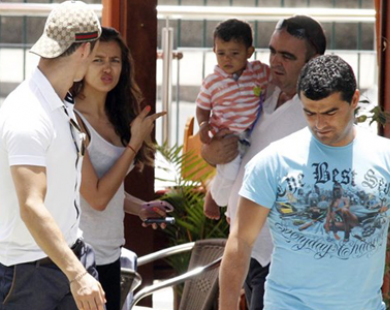 Ronaldol lần đầu hé lộ về mẹ và con trai