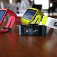 Cận cảnh bộ đôi thiết bị đeo tay thông minh từ Sony
