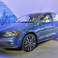 Volkswagen công bố giá bán mẫu Jetta đời 2015 cách tân