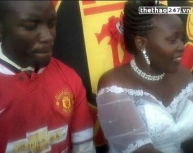 Fan cuồng mặc áo M.U thay áo chú rể trong đám cưới