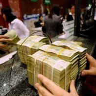 Lãi suất giảm, gửi tiết kiệm vẫn hút khách