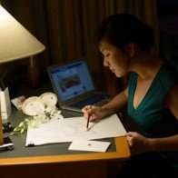 ‘Cô gái đồ da’ nghỉ việc nghìn đô đi may túi xách