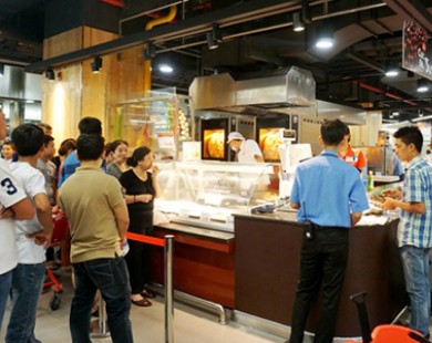 Vì sao khách xếp hàng mua đồ ăn ở Lotte Center?