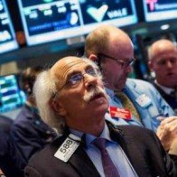Chứng khoán Mỹ mất mốc kỷ lục
