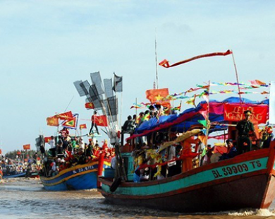 Lễ hội Nghinh Ông Thắng Tam thu hút hàng ngàn du khách