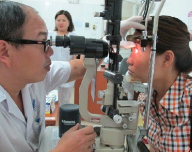 Dịch đau mắt đỏ bùng phát ở Hà Nội
