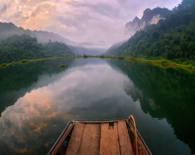 Hồ Ba Bể - viên ngọc xanh giữa núi rừng