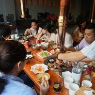 8x mở quán nhậu dành riêng cho phái nữ kiểu Hàn Quốc