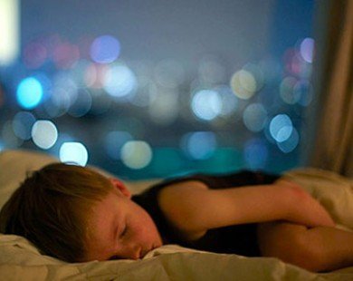 Tác hại không ngờ của đèn ngủ với trẻ sơ sinh