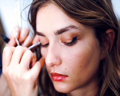 Khắc phục 4 khuyết điểm dáng mắt cực nhanh với eyeliner và mascara