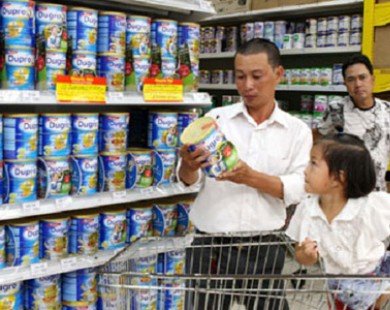 Giá sữa ở Việt Nam vẫn cao so với thu nhập của người dân