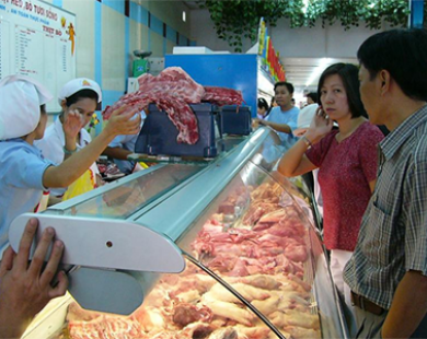 Thịt sạch chật vật ra thị trường