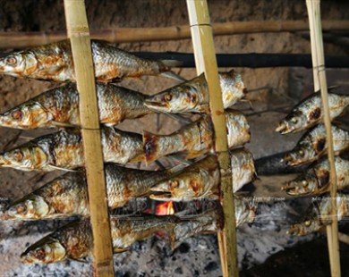 Thưởng thức món cá nướng tuyệt ngon từ sông Đà