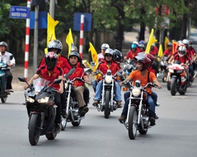 Dàn xe mô tô khuấy động đường phố Hà Nội