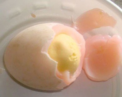Xuất hiện trứng vịt có màu đỏ, lạ: Làm rõ sự thật