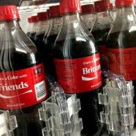 Coca Cola tăng 2,5% doanh thu nhờ in tên lên nhãn chai