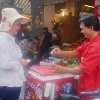 Chuỗi cà phê ê mông của anh chủ quán rong