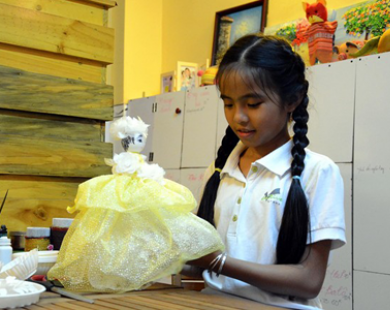 Cô bé 9 tuổi mở quán cà phê độc đáo tại Sài Gòn