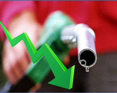 Giá dầu giảm mạnh do dư cung