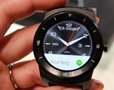 Bộ tứ đồng hồ thông minh cạnh tranh với Apple Watch