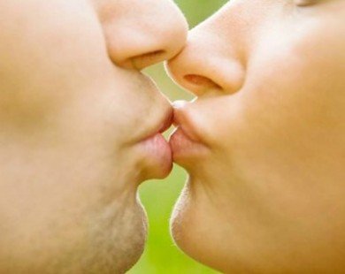 9 kiểu hôn mà phụ nữ ghét