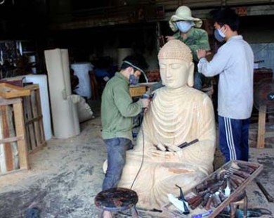 Điêu khắc tượng gỗ bằng tay giá nửa tỷ ở Sài Gòn