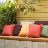 Sân vườn ấn tượng với những phụ kiện rẻ mà xinh