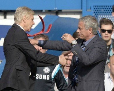HLV Wenger không hối hận vì đã đẩy Mourinho ngay trên sân