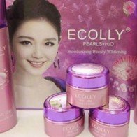 Hà Nội: Thu hàng ngàn hộp mỹ phẩm trôi nổi bán cho mỹ viện