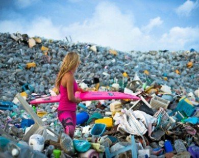 Rùng mình chứng kiến biển rác khổng lồ ở Maldives
