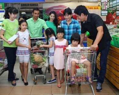 Gia đình Quyền Linh, Bình Minh rủ nhau đi chợ