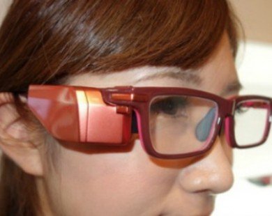 Toshiba giới thiệu kính thông minh tích hợp màn hình nhúng