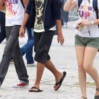 Đại học cấm quần jeans, váy mỏng, dép lê