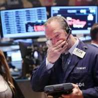 Chứng khoán toàn cầu lao dốc sau báo cáo mới nhất của IMF