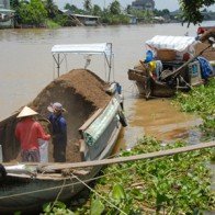 Những chợ bán đồ ’bỏ đi’ độc đáo ở miền Tây