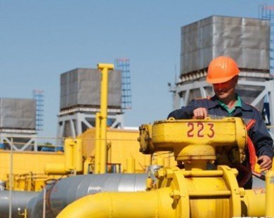 Giá dầu đồng loạt sụt giảm gần 5% sau báo cáo của IEA