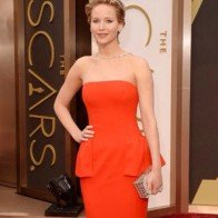 12 khoảnh khắc thời trang đáng giá của Jennifer Lawrence