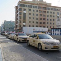 Toyota Camry hạng sang đất Việt, taxi xứ người