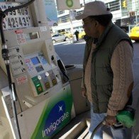 Giá dầu Mỹ phục hồi sau khi để tuột mốc 80 USD/thùng