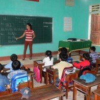 Người lớn thi gan, 600 trẻ thất học