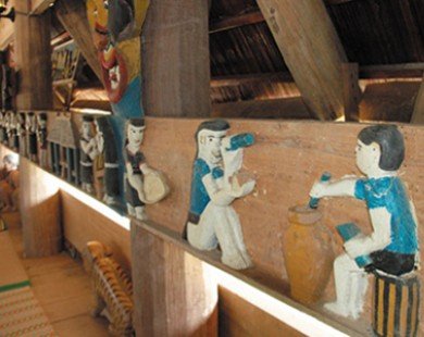 Nghệ thuật điêu khắc gỗ độc đáo của người Cơ Tu, Quảng Nam