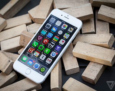 Review iPhone 6 Plus theo phong cách Quang Lê khiến cư dân mạng cười ngất