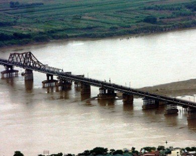 Cầu đường sắt qua sông Hồng: Ưu tiên phương án cách cầu Long Biên 75m